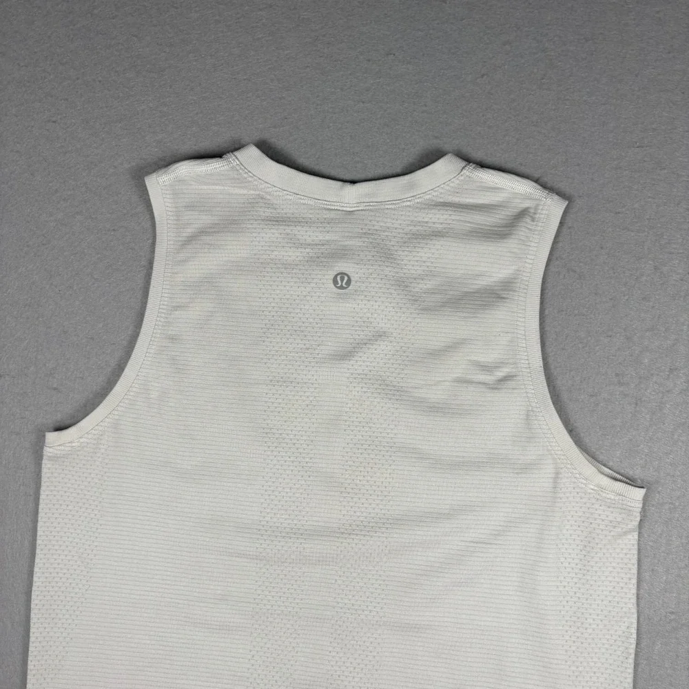 Lululemon Womens White Muscle Tank Top Size 6 Athletic Workout Shirt Loose Fit